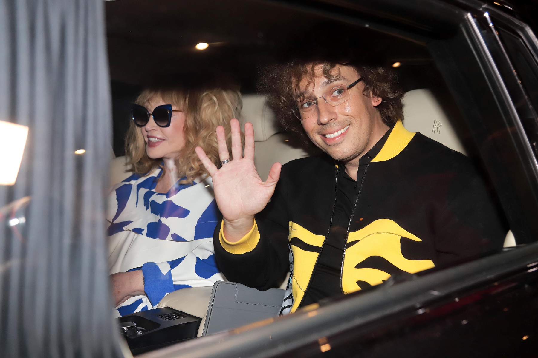 Дочь Галкина* и Пугачёвой уже в Москве: что известно о возвращении беглого  семейства