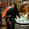 Употребление кефира на детской площадке