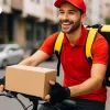 Довольный курьер