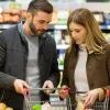 семья продукты покупает