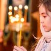 Девочка в церкви