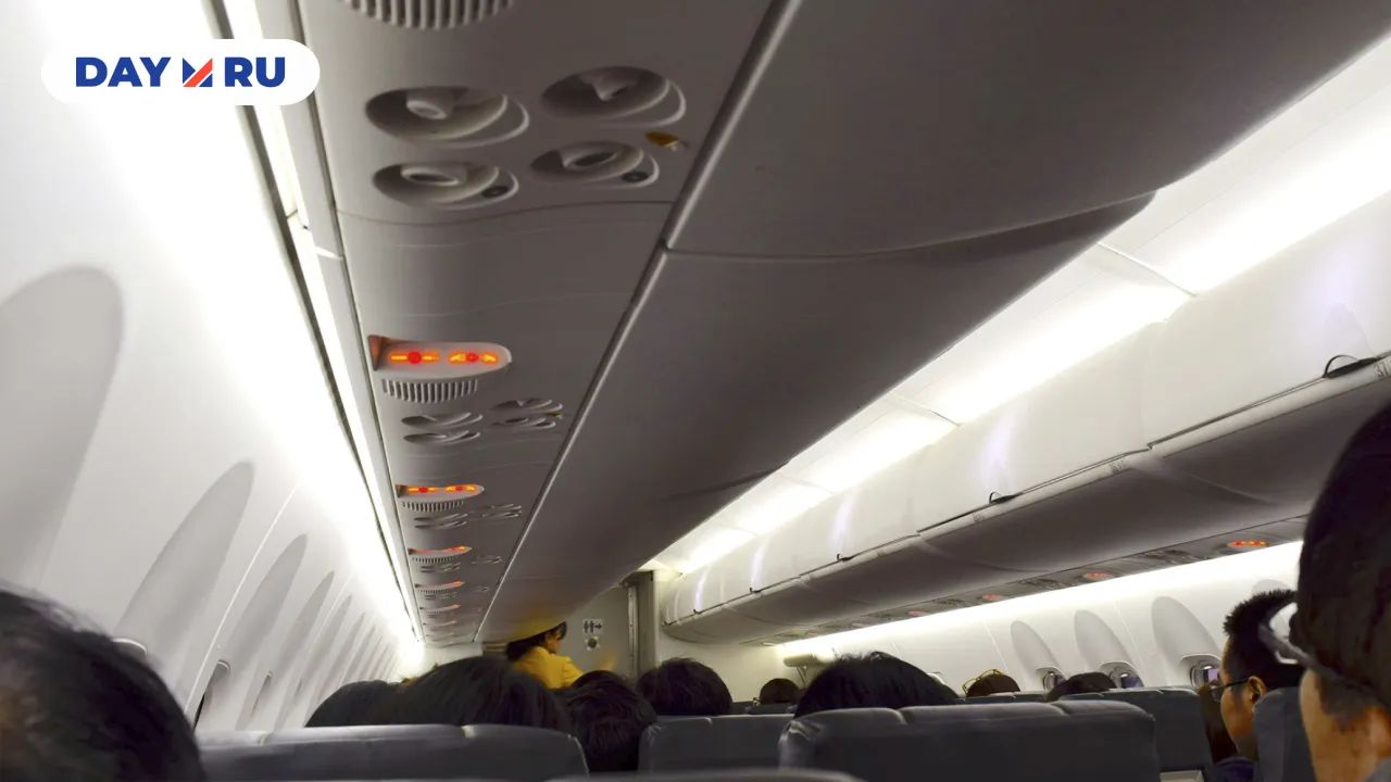 Turkish Airlines готова штрафовать пассажиров, встающих с места до выключения табло «Пристегните ремни»