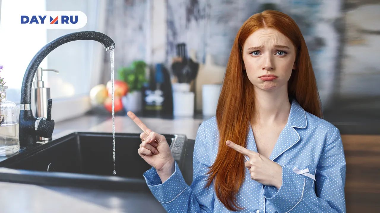 Девушка рядом с краном воды