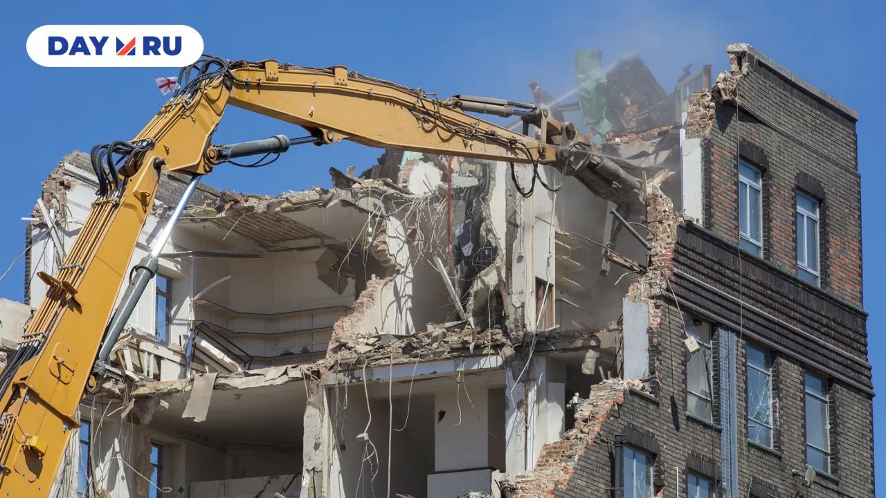 Снос старого здания