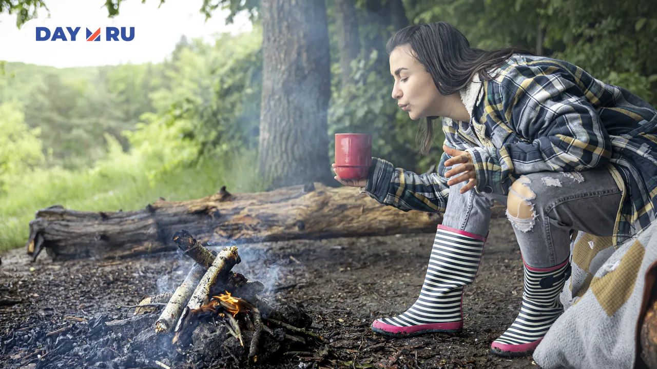 Девушка у костра