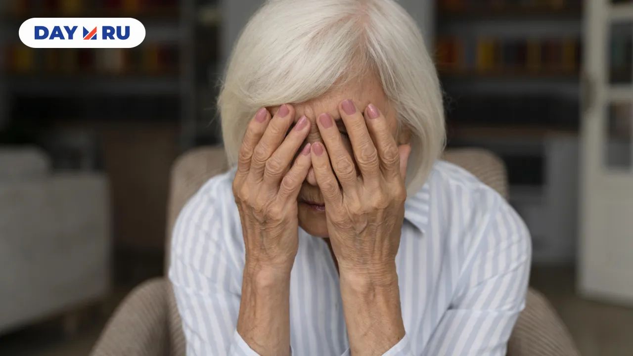 плачет женщина