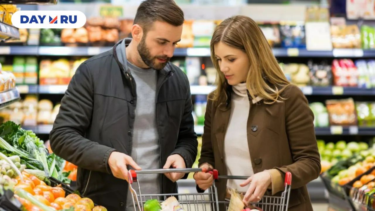 семья продукты покупает