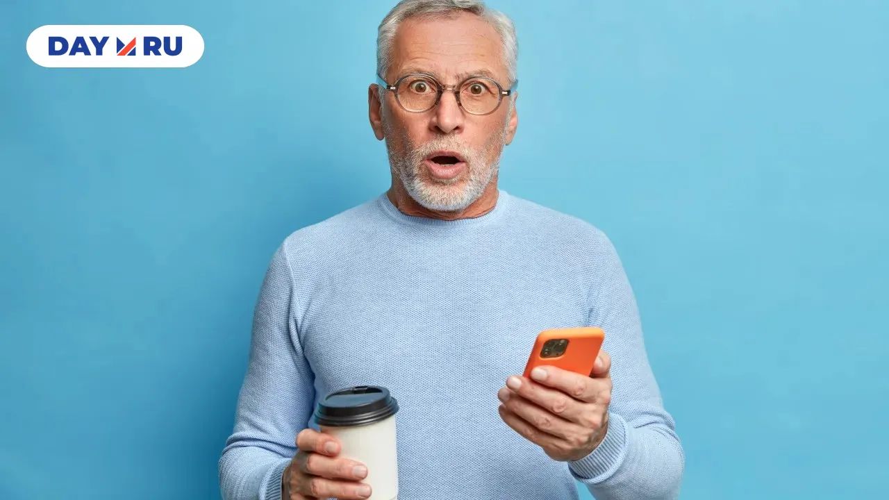 Грустный мужчина с кофе