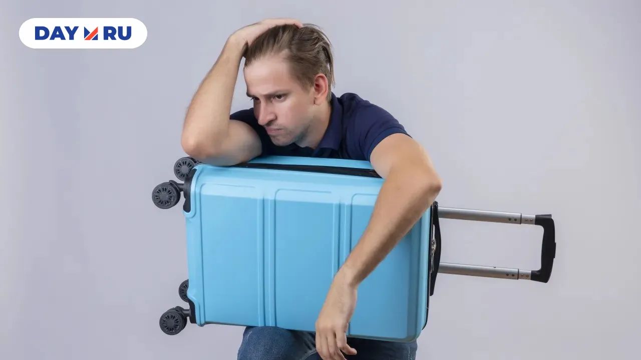 мужчина с чемоданом