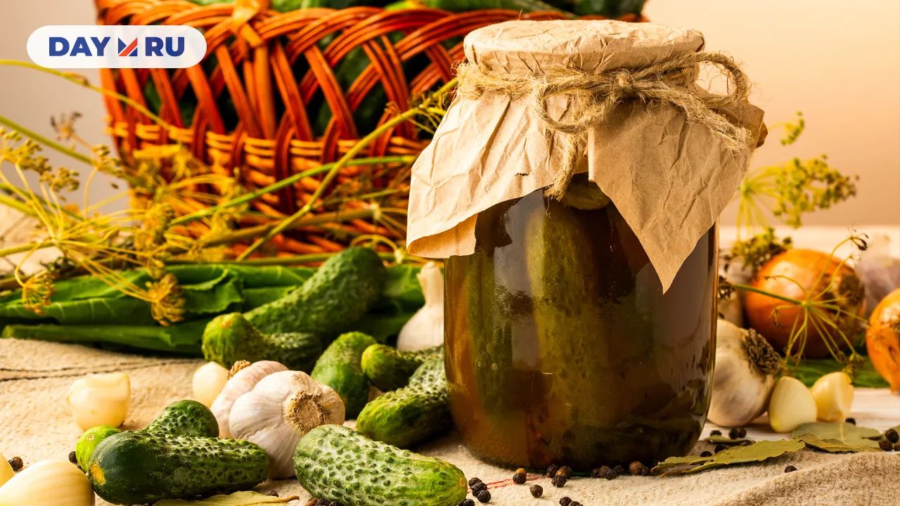 Банка с огурцами