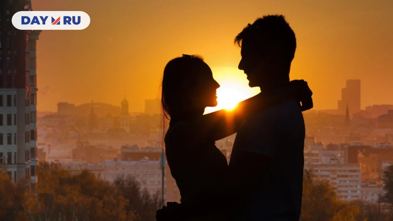 Молодая пара на крыше