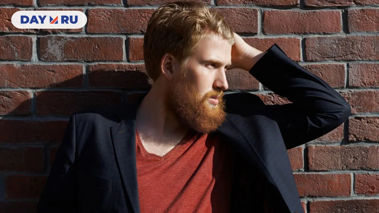 черная кофта