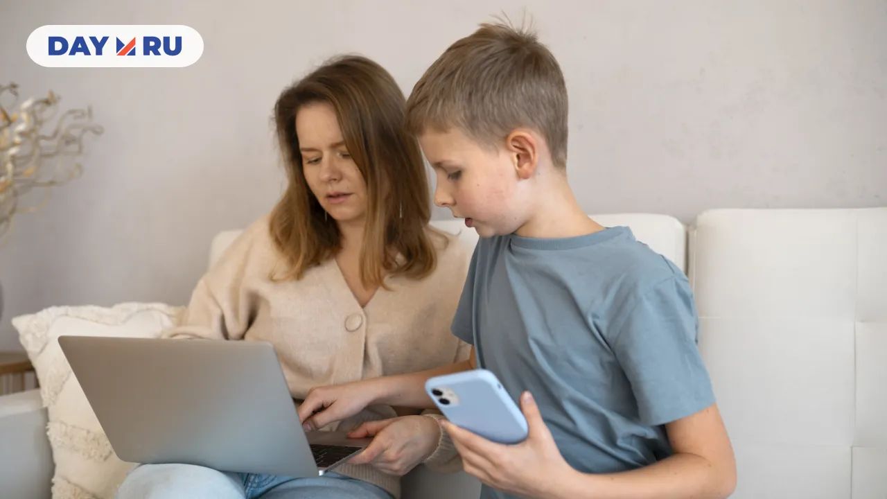 родитель и ребенок в Сети