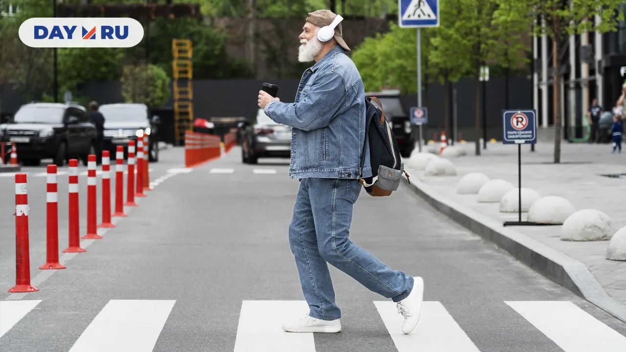 Дедушка в наушниках