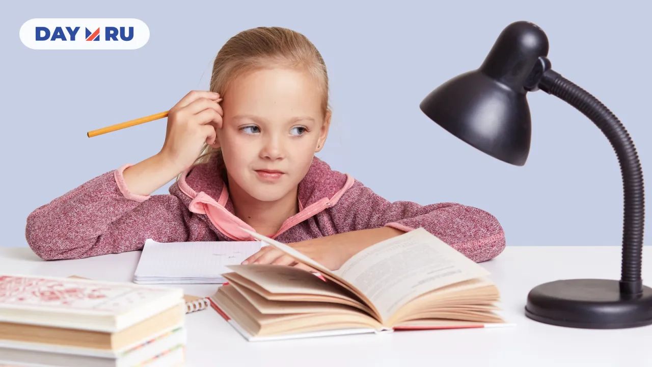 Ребёнок учится дома