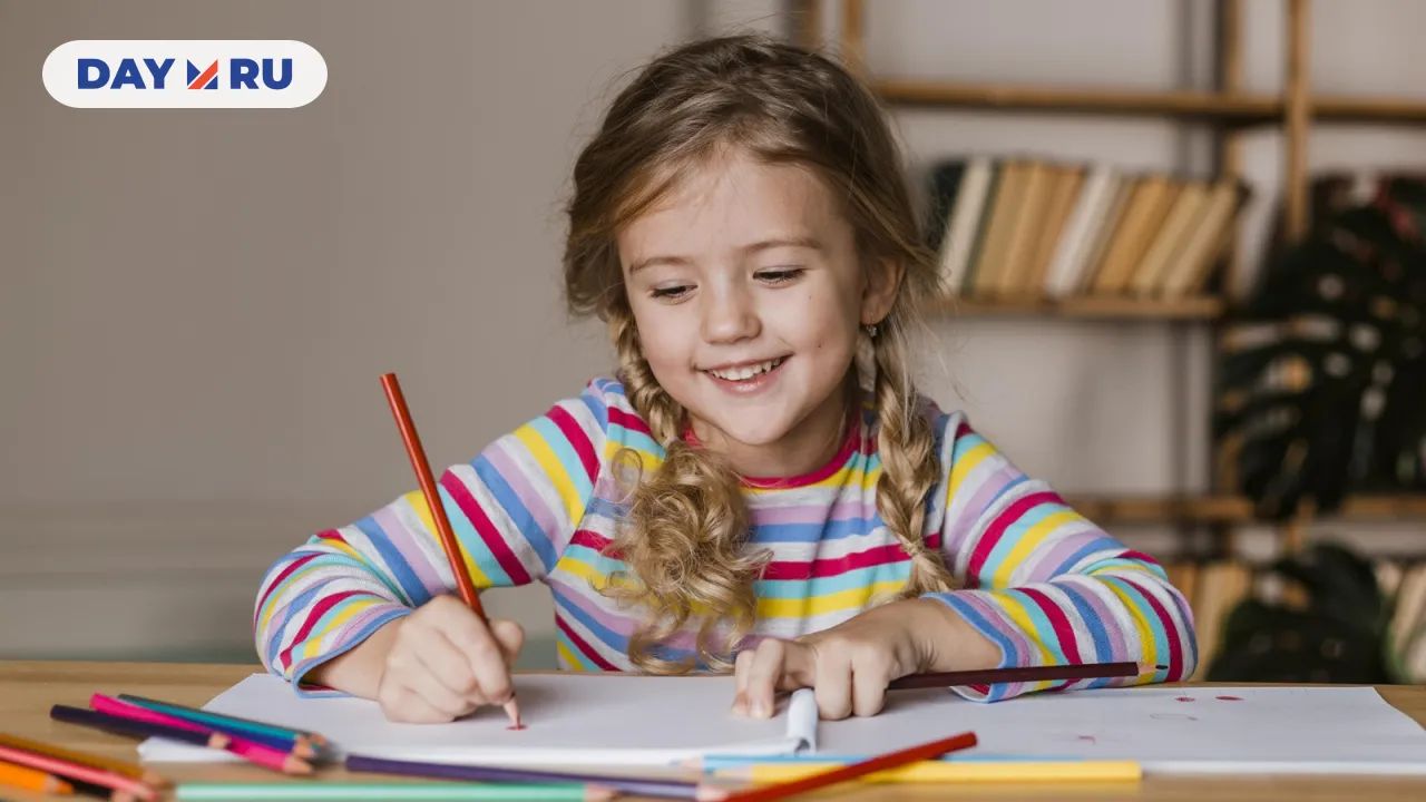 Ребёнок делает домашнее задание