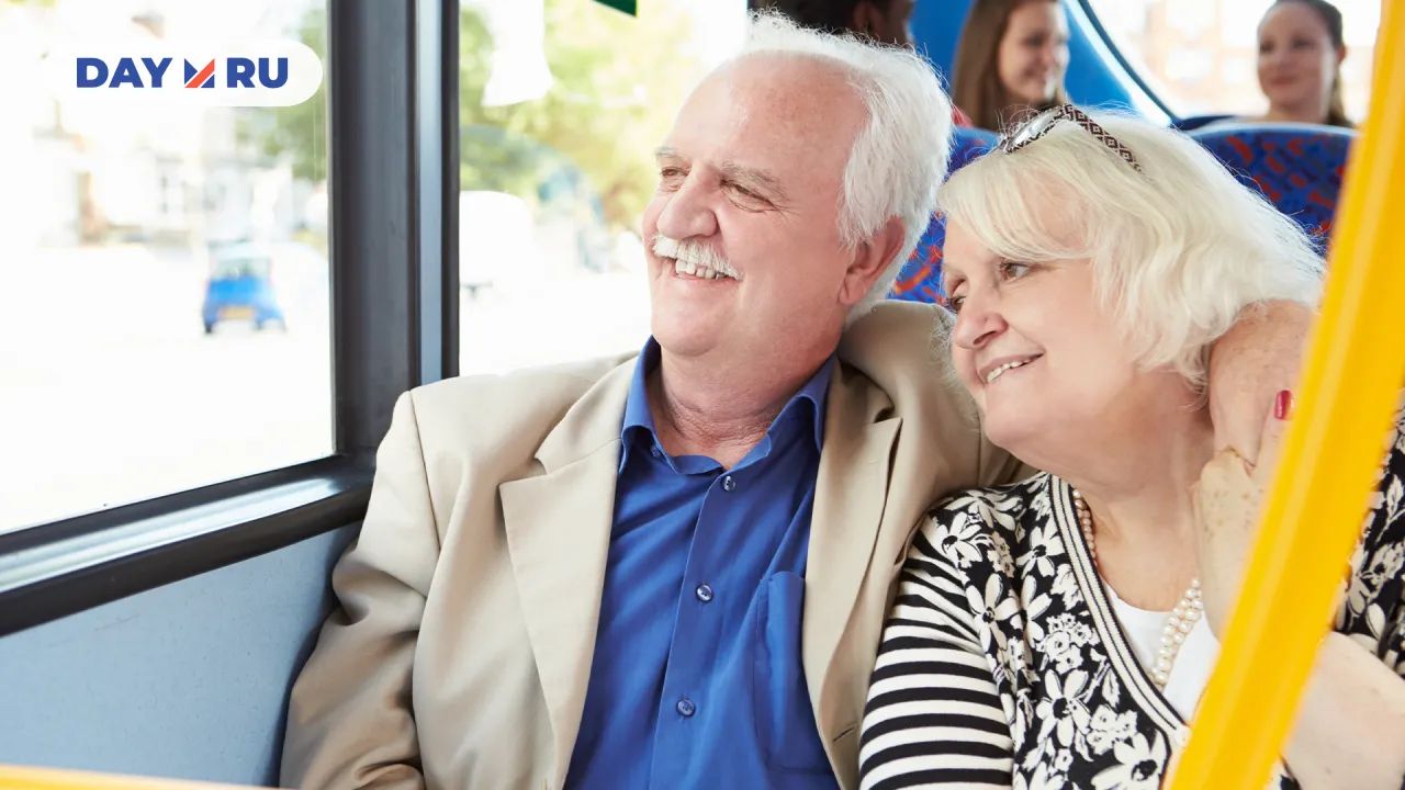 Пенсионеры в автобусе