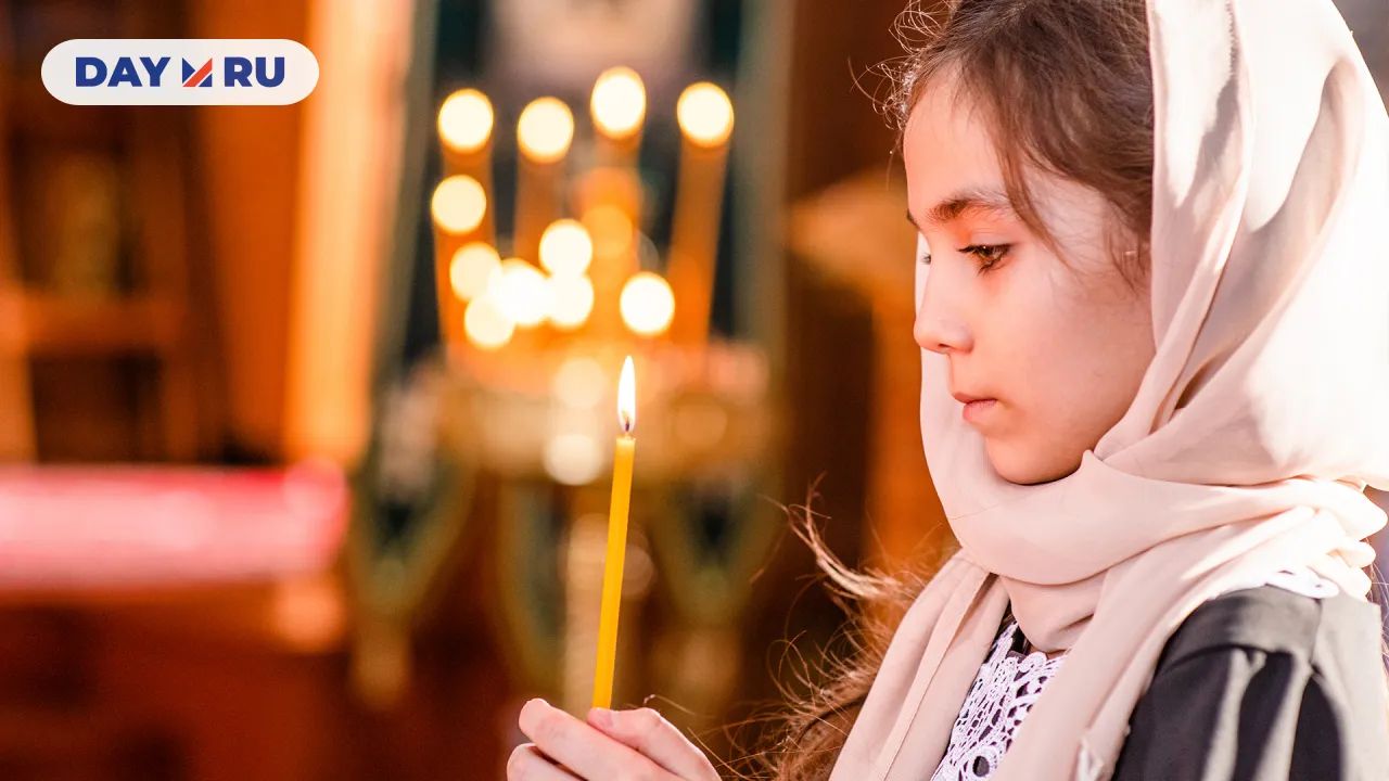 Девочка в церкви