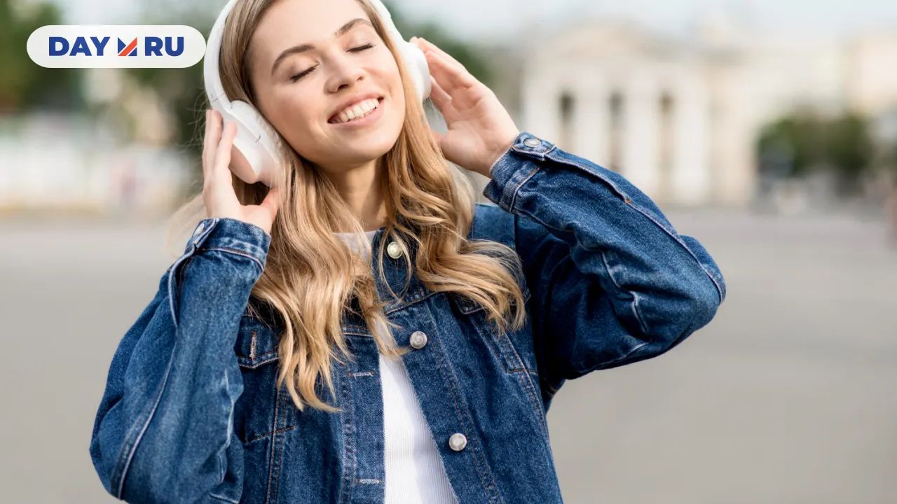 Девушка, музыка