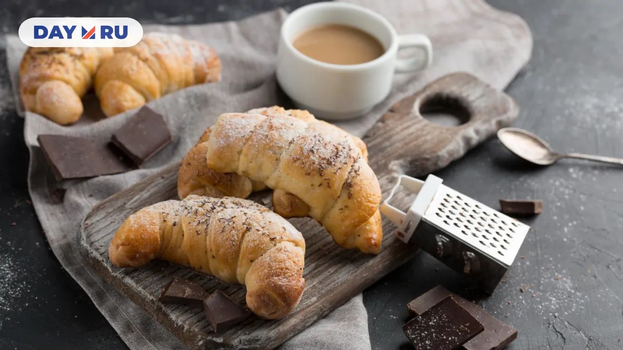 Круассаны, кофе