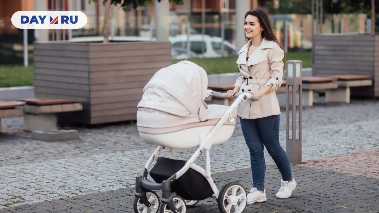 Женщина с коляской