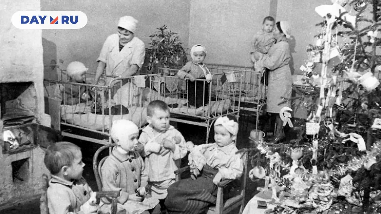 Новогодняя ёлка в хирургическом отделении детской больницы блокадного Ленинграда