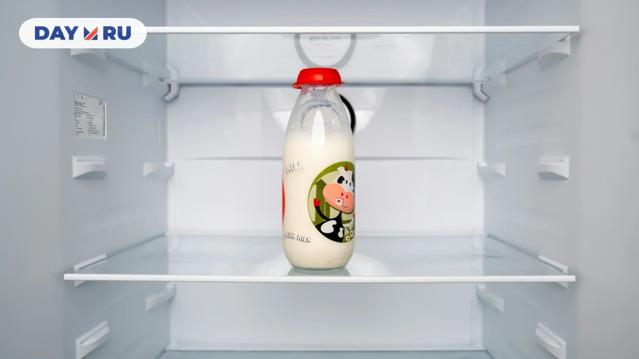 молоко в холодильнике