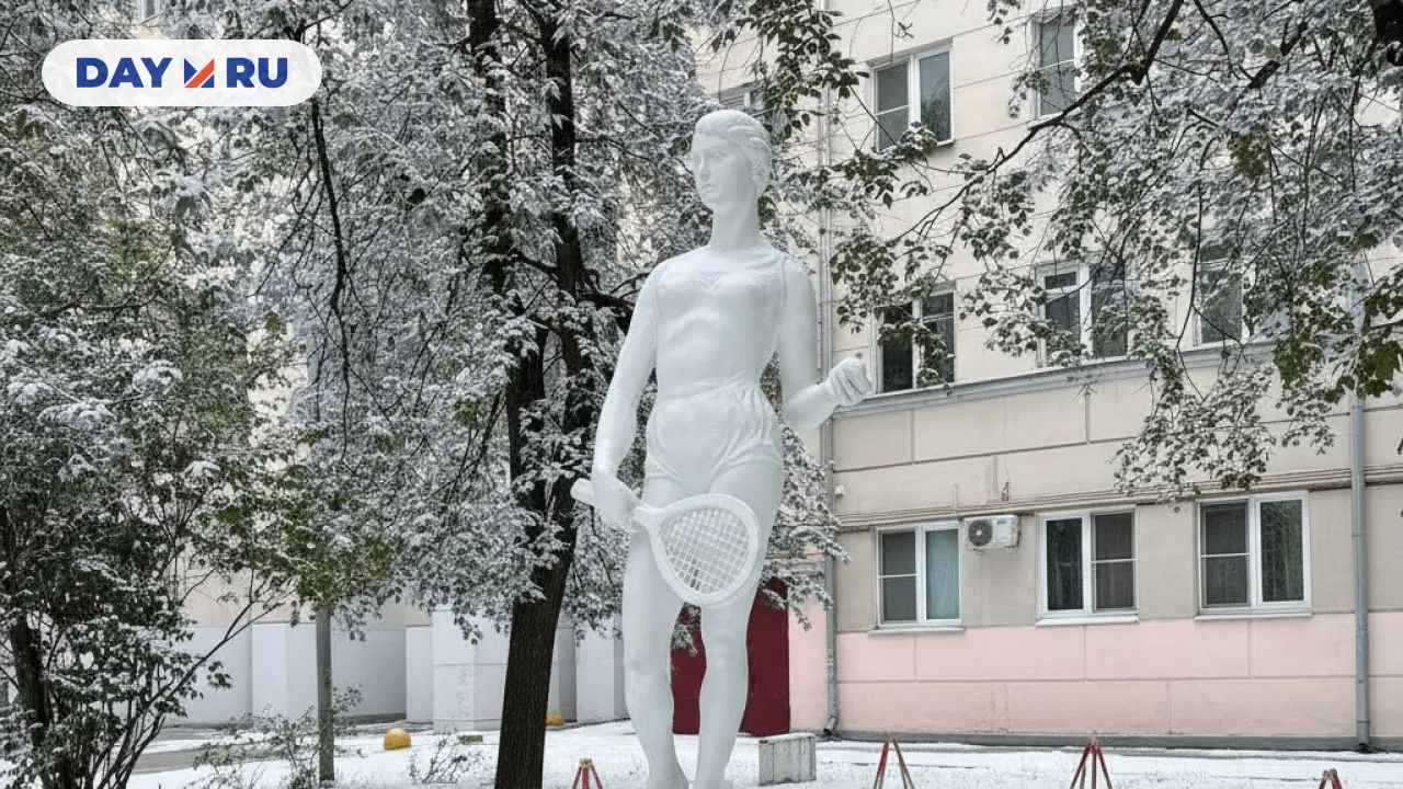 Статуя теннисистки, арт