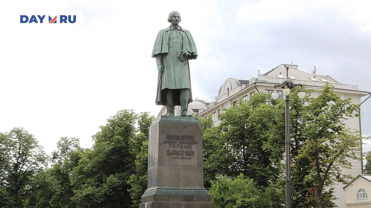 Памятник Николаю Васильевичу Гоголю