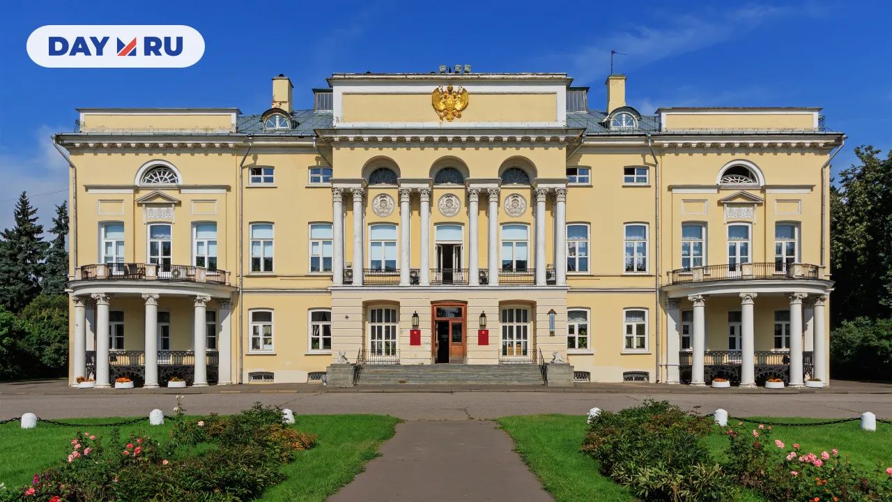 Александрийский дворец — старое здание Президиума РАН