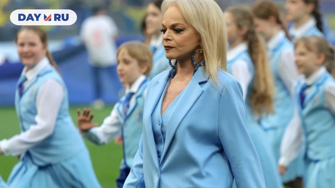 Лариса Долина