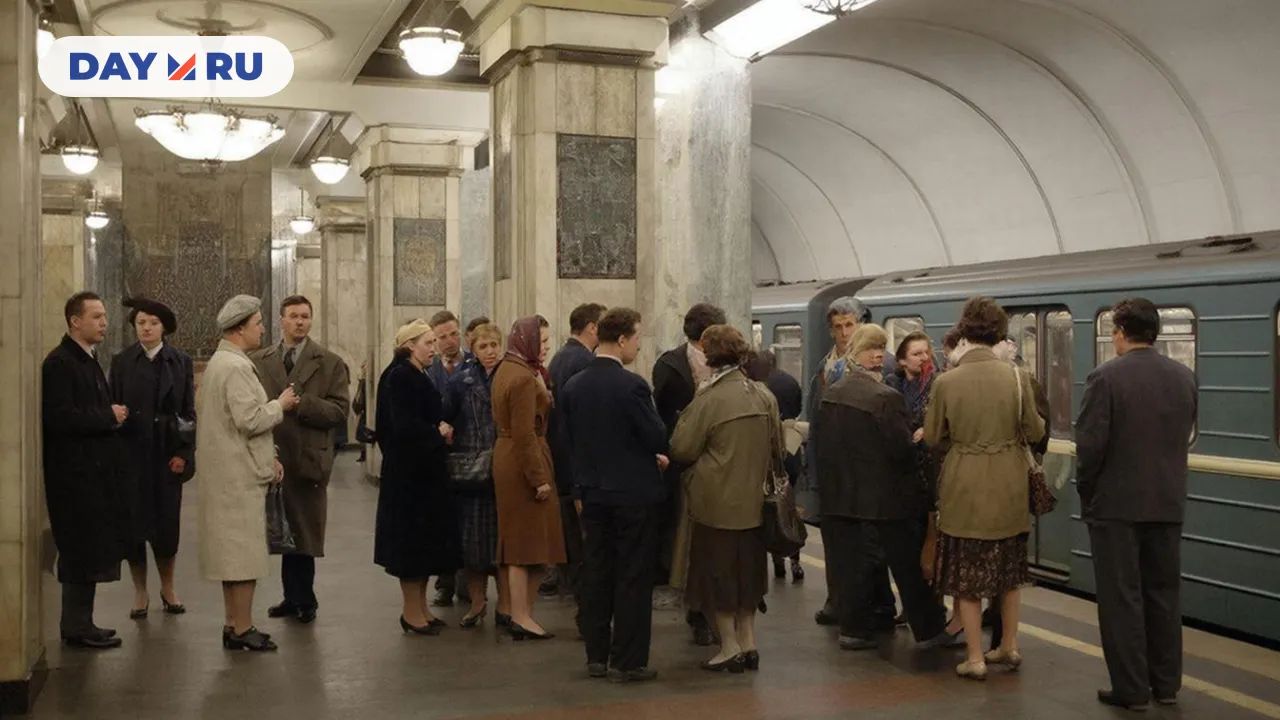 Люди в метро Москвы в 1935 году