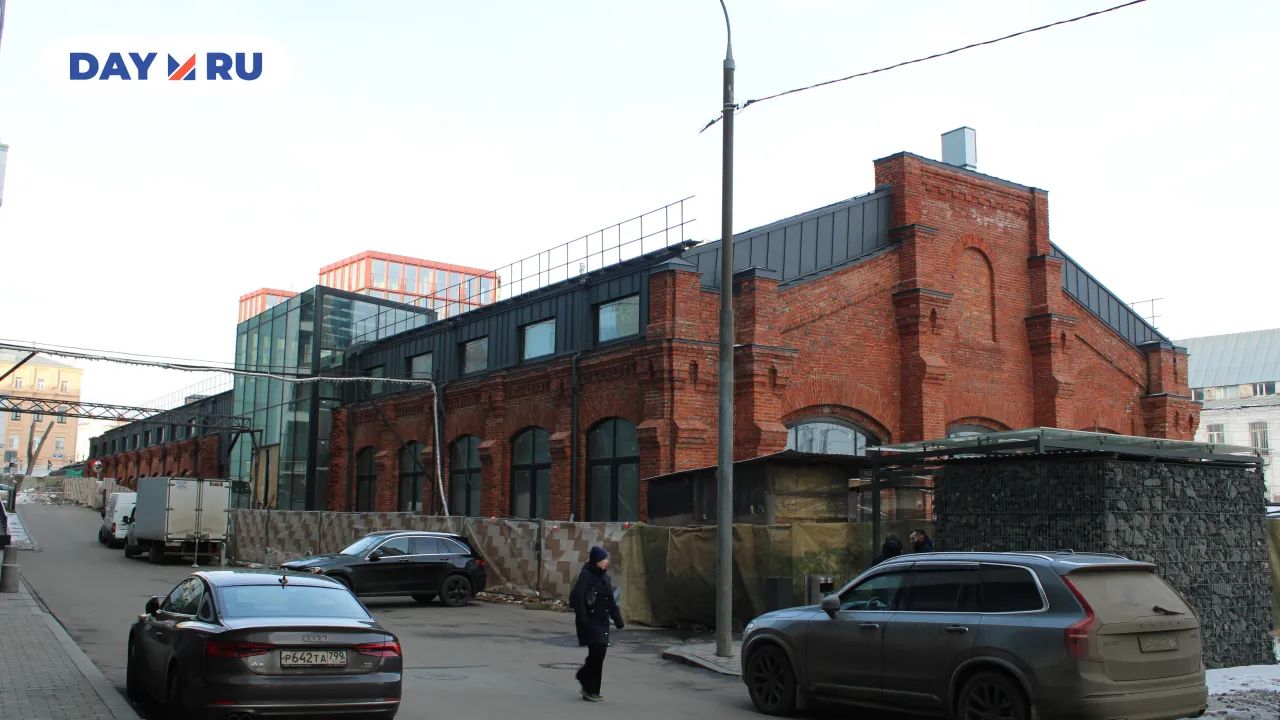 Бывшее вагонное депо в процессе реконструкции. 2023 год