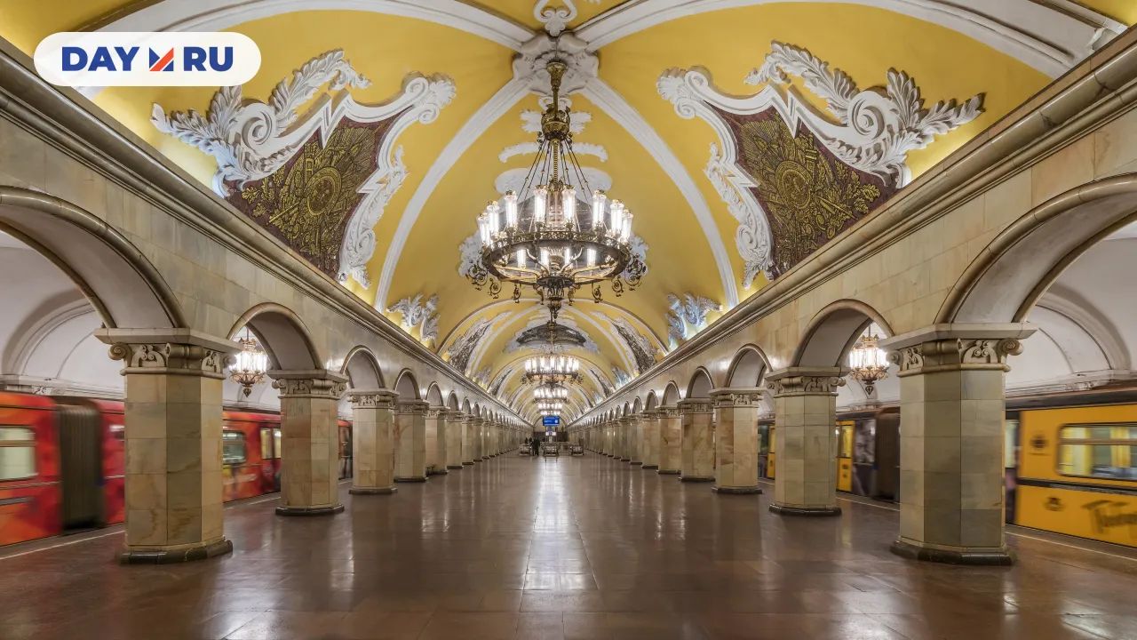 Центральный зал станции «Комсомольская»