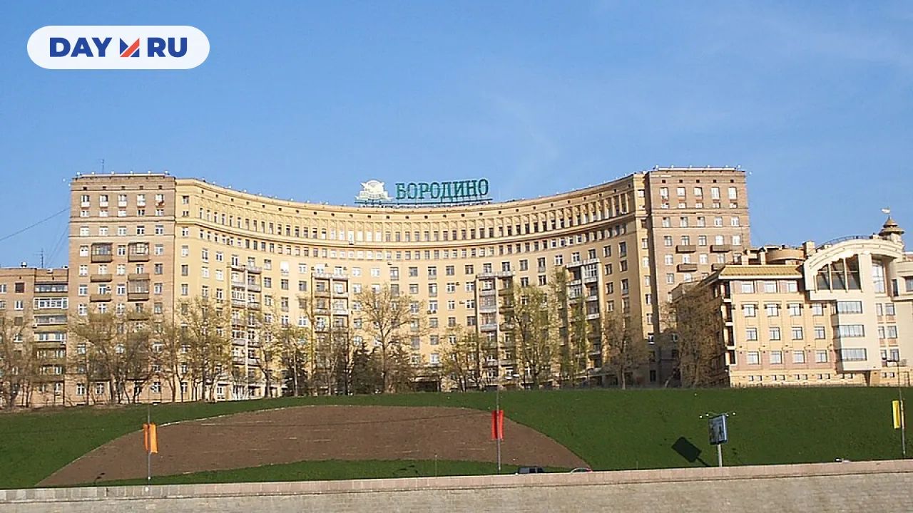 Здание сталинской эпохи на Ростовской набережной