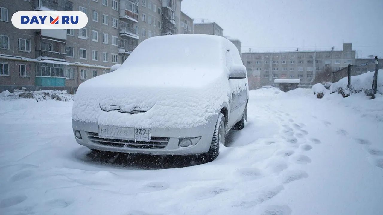 Машину занесло снегом