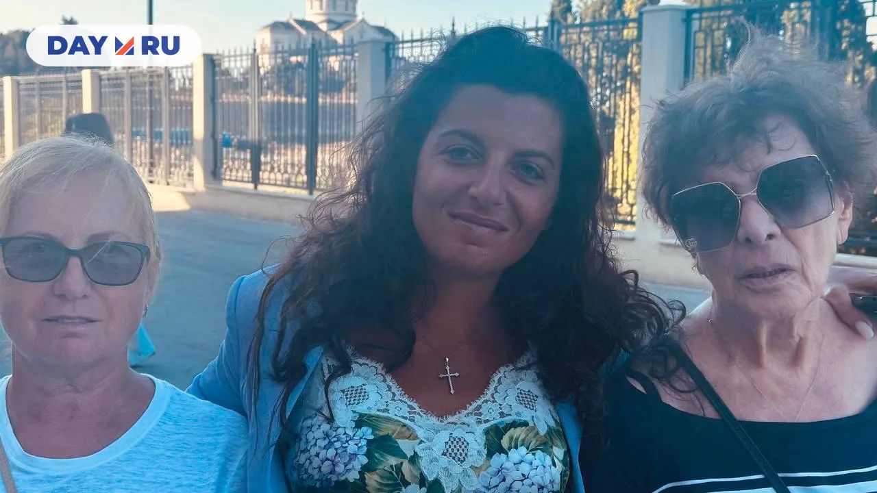 Маргарита Симоньян с матерью и свекровью