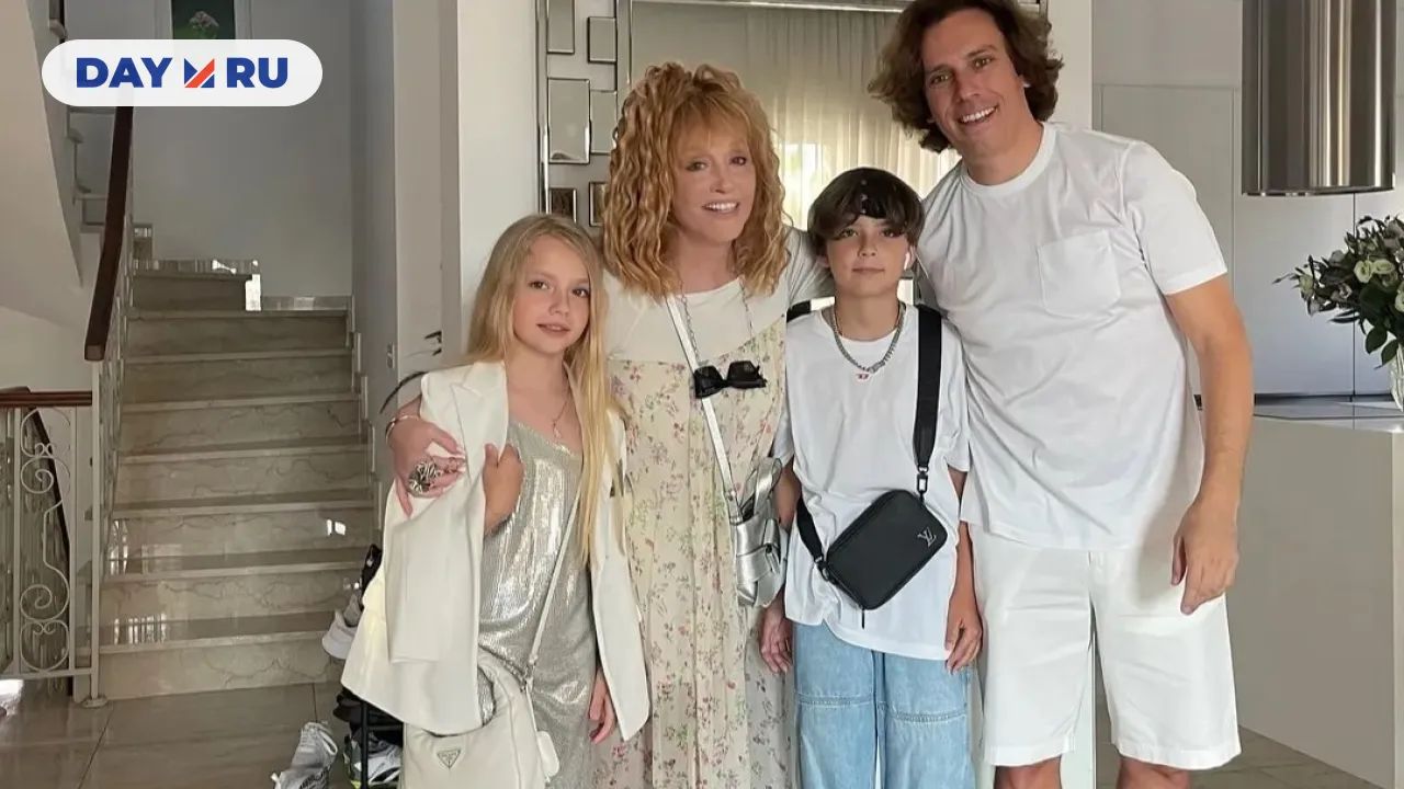 Алла Пугачёва и Максим Галкин* с детьми 