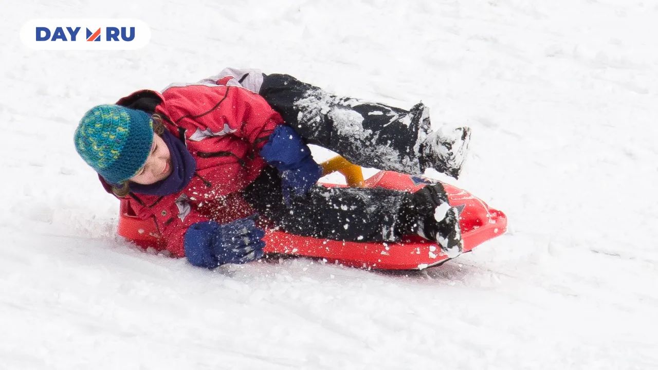 Снежная горка, ребенок