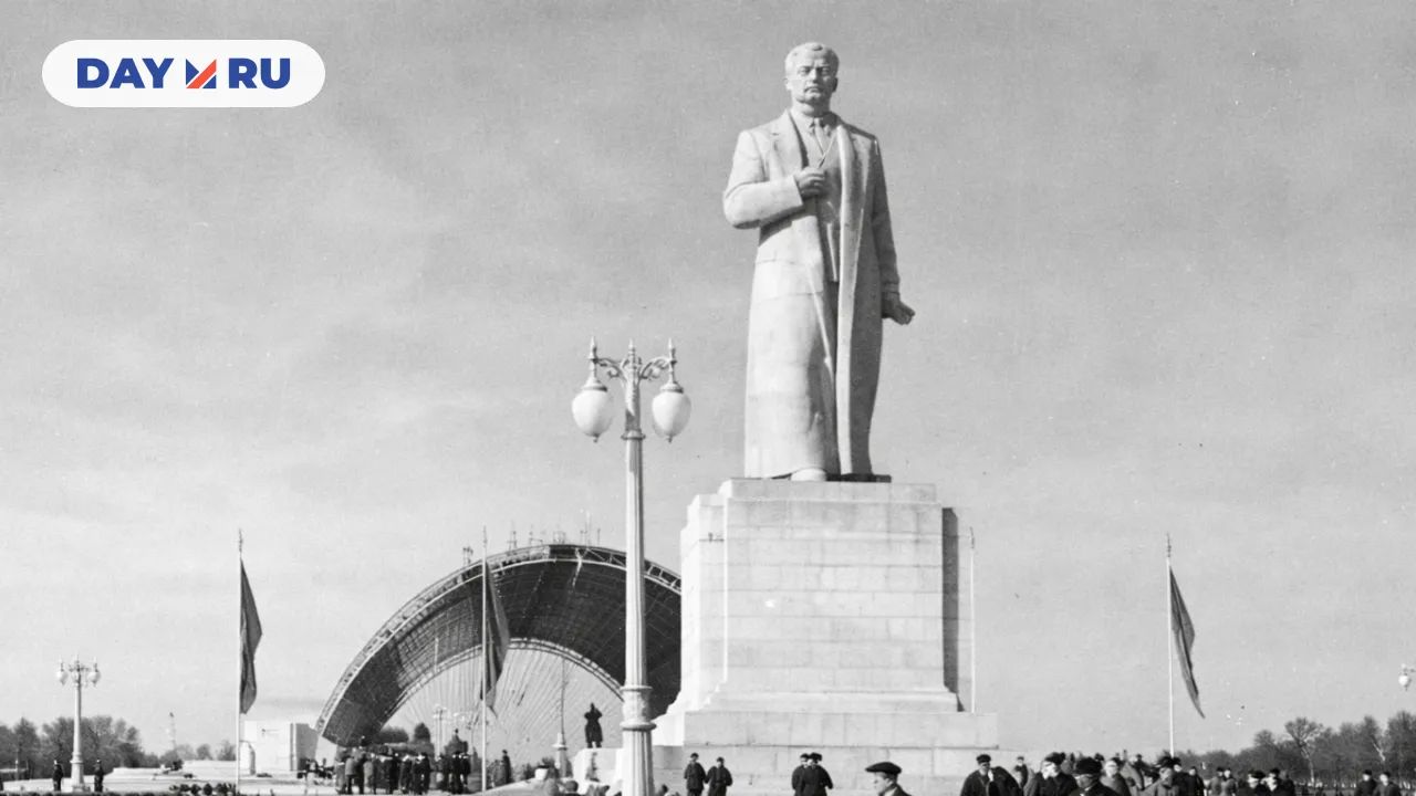 Памятник Сталину на ВСХВ