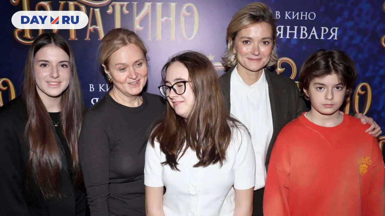 Анна Михалкова с детьми