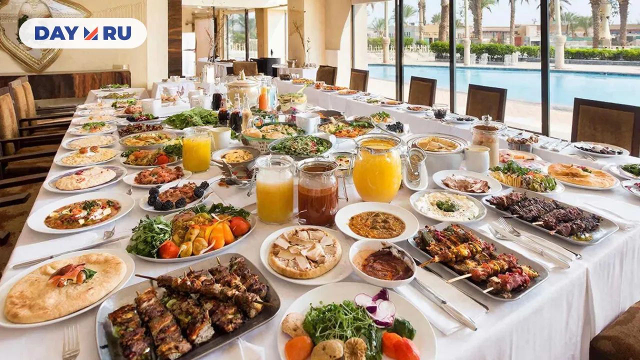 Шведский стол в отеле