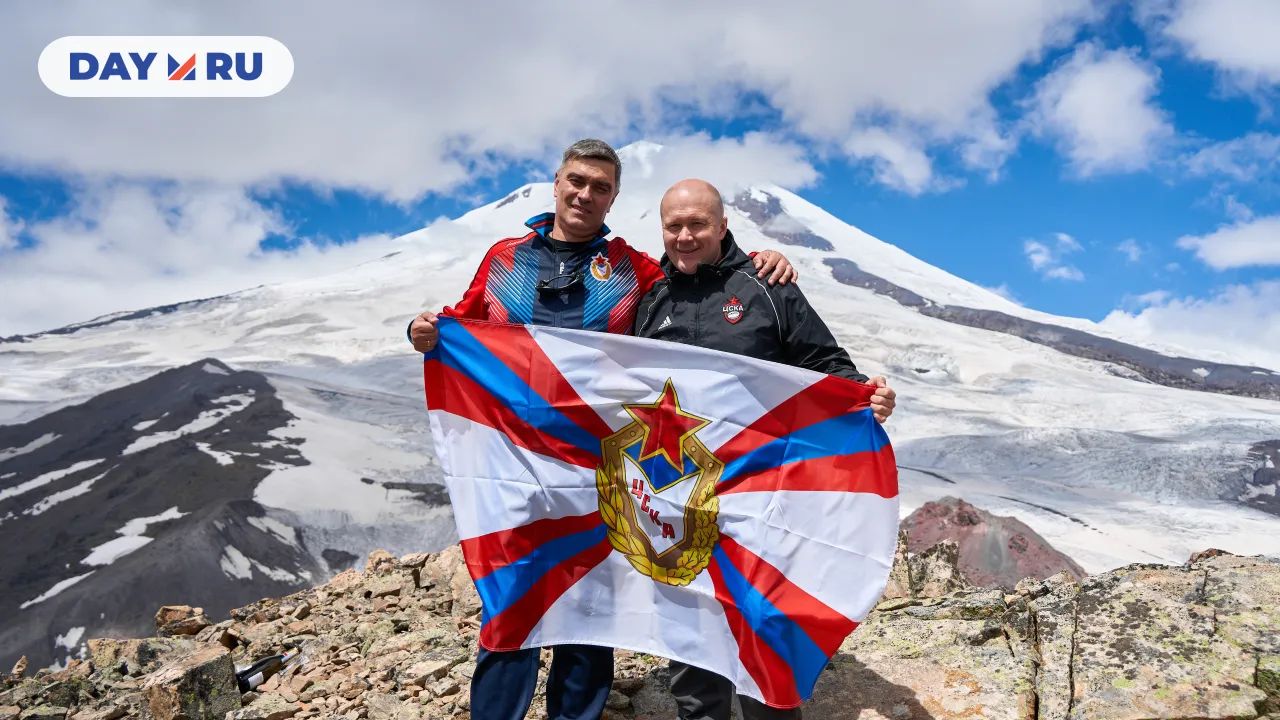 Флаг ЦСКА на горе