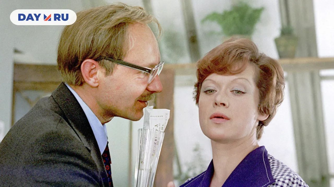 Кадр из фильма "Служебный роман"