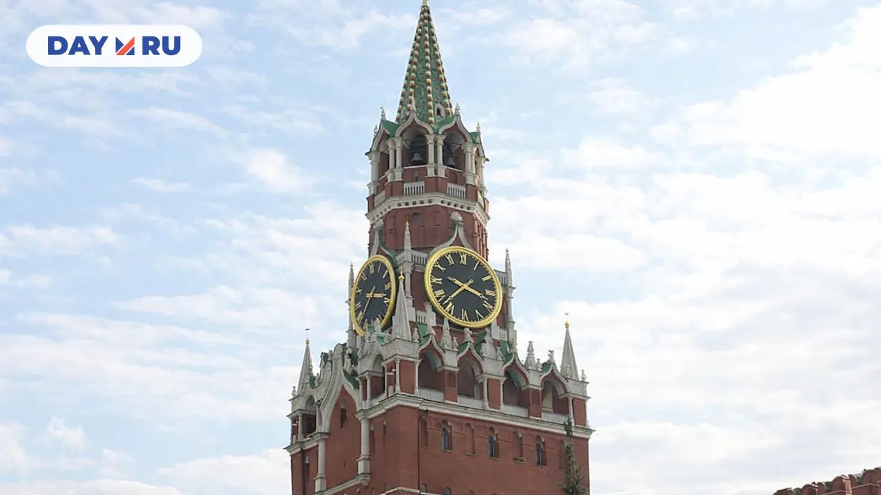 Спасская башня в солнечный день