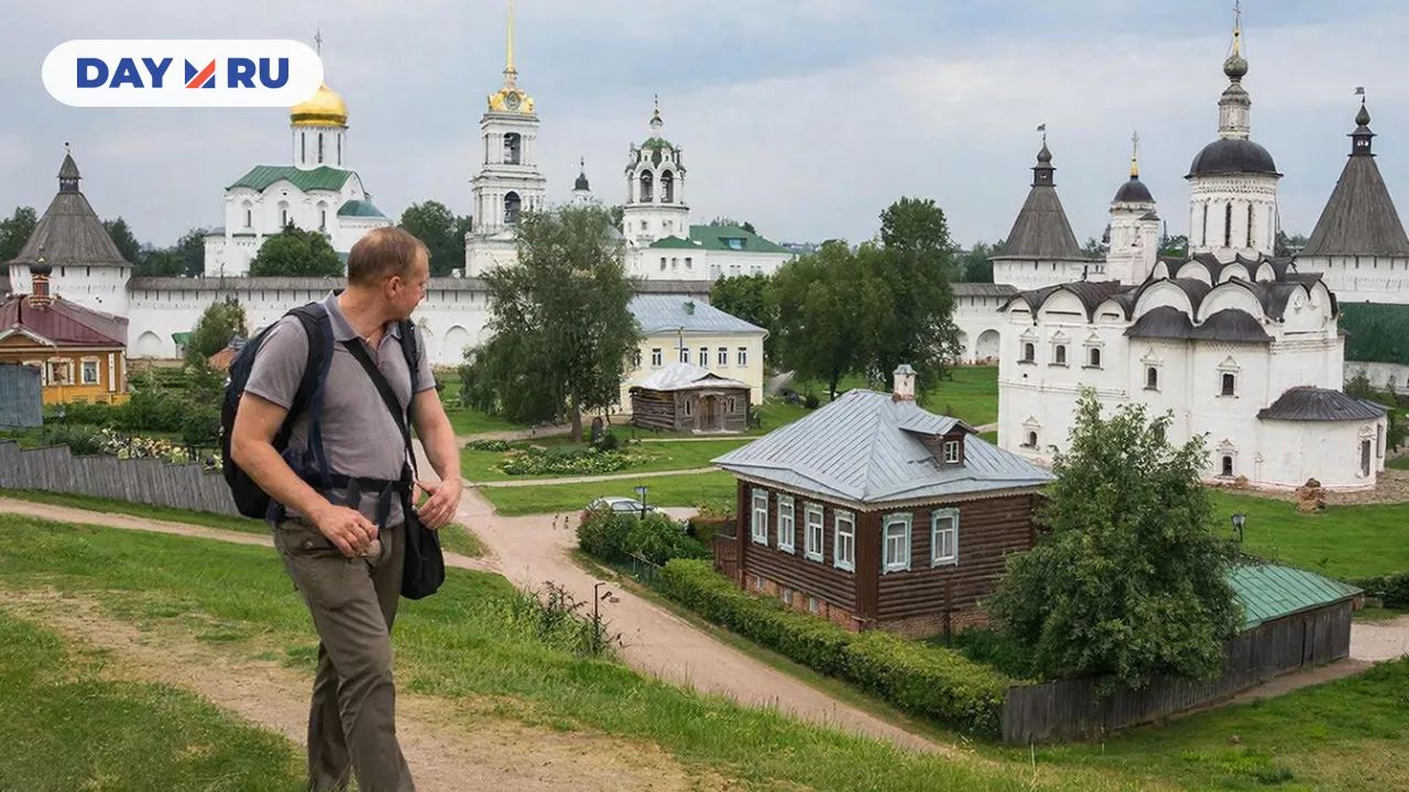 Турист в Суздале