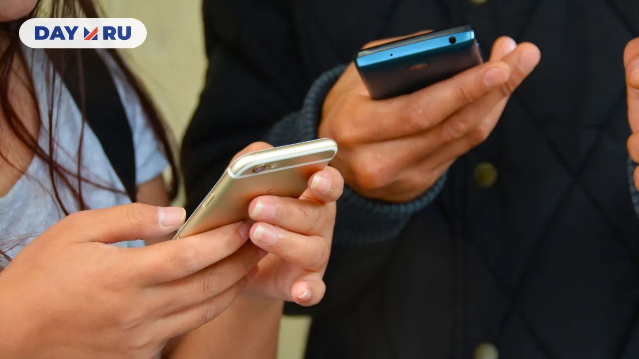 Смартфоны, руки