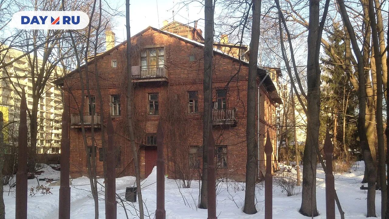 Красный дом на Новогиреевской