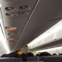 Turkish Airlines готова штрафовать пассажиров, встающих с места до выключения табло «Пристегните ремни»