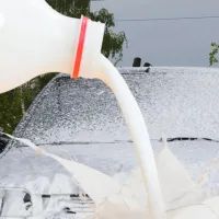 Кефир против парковки: в Новой Москве появился таинственный «Уравнитель»